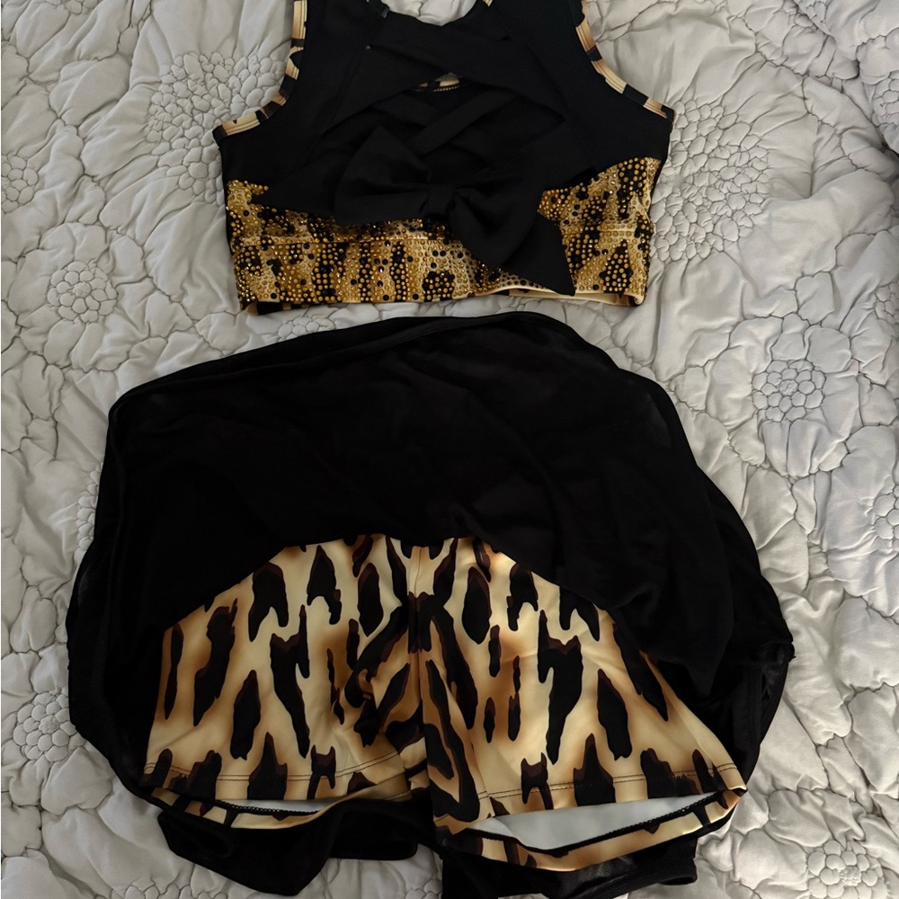 Black and Leopard Print Athletic Set - Picture 2 of 4
